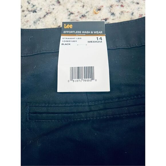 Lee Women's Relaxed Fit All Day Straight Leg Pant - Picture 4 of 5